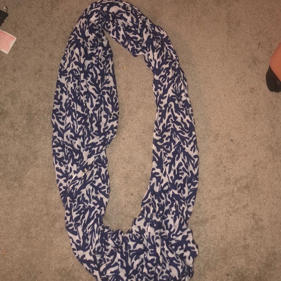 Lilly Pulitzer infinity scarf - Picture 2 of 2
